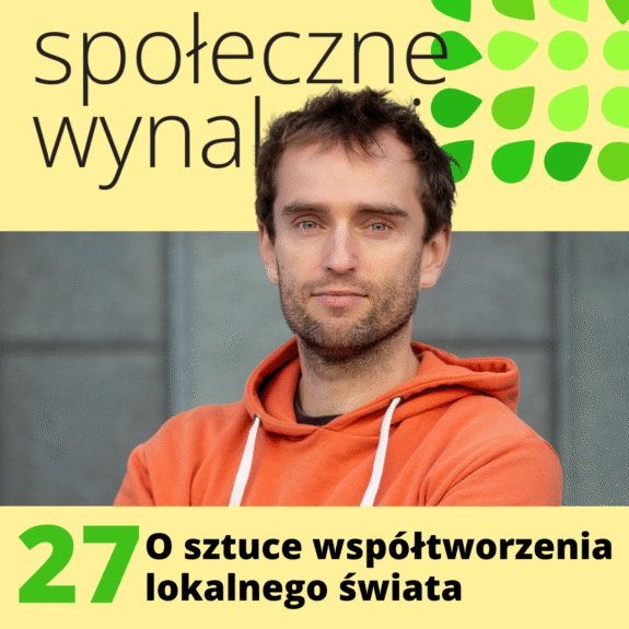 kwadratowa plansz, na żółtym tle napis "społeczne wynalazki", w środku zdjęcie Adama Kadenaciego, na dole napis "o sztuce współtworzenia lokalnego swiata"