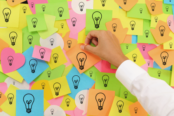 Karteczki post-it z żarówkami