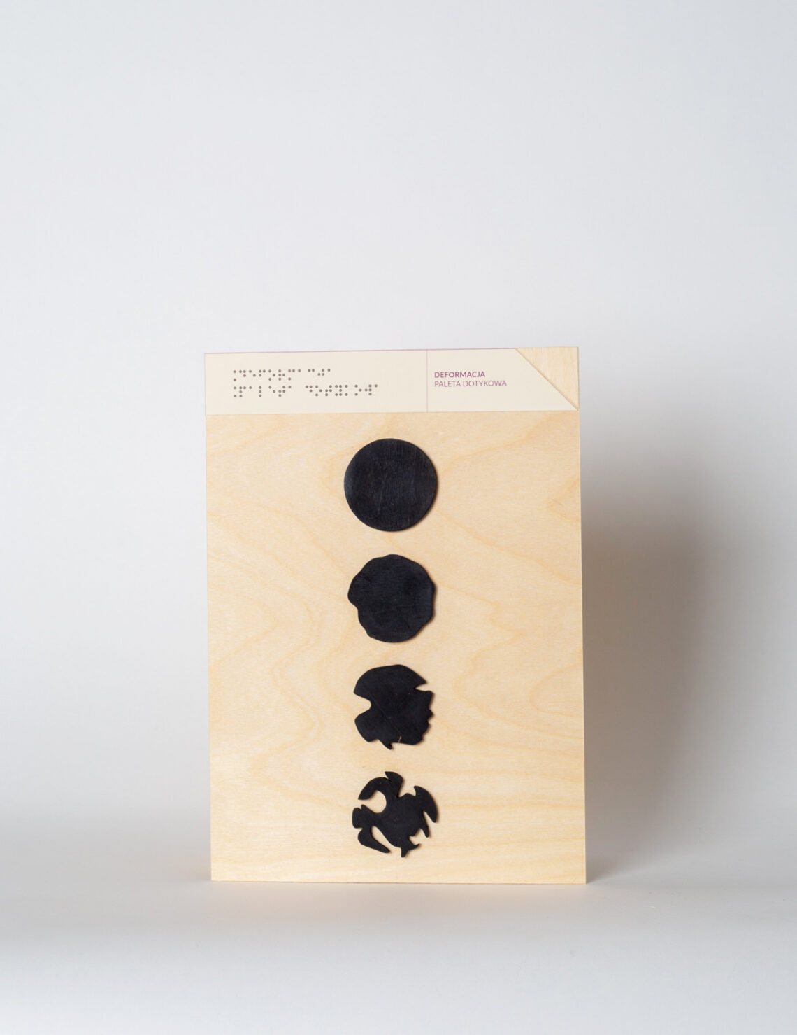 składnik gry "wielozmysłowy słownik sztuki", drewniana kostka z nadrukiem