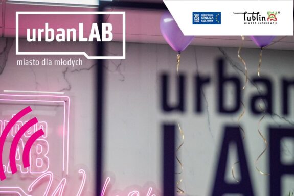 Grafika z napisem urbanLAB