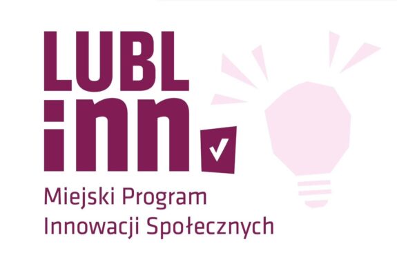grafika: fioletowe litery na białym tle, z prawej jasnofioletowy rysunek żarówki, tekst: LUBLinn Miejski Program Innowacji Społecznych