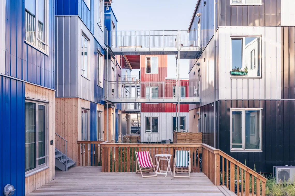 uliczki między domkami w CPH Village