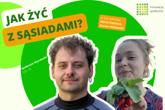 okładka podcastu Społeczne Wynalazki, na której jest napis "Jak żyć z sąsiadami? oraz zdjęcia kobiety i mężczyzny. W tle zielone koła